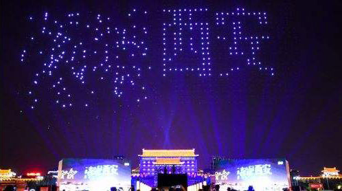 西安無人機燈光秀表演失誤，或是信號干擾無人機所致
